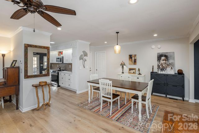 128 Camellia Way, Hendersonville, NC 28739