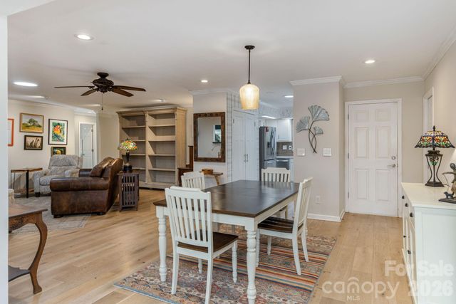 128 Camellia Way, Hendersonville, NC 28739