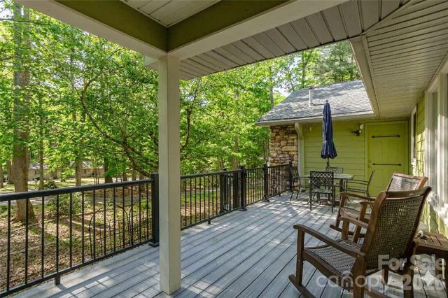 128 Camellia Way, Hendersonville, NC 28739