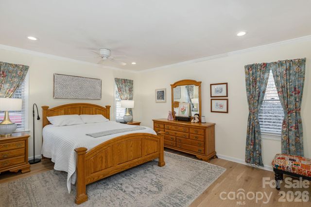 128 Camellia Way, Hendersonville, NC 28739