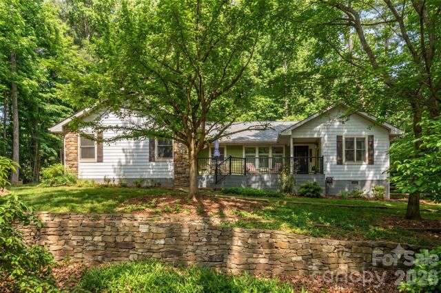 128 Camellia Way, Hendersonville, NC 28739