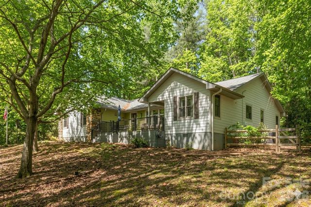 128 Camellia Way, Hendersonville, NC 28739