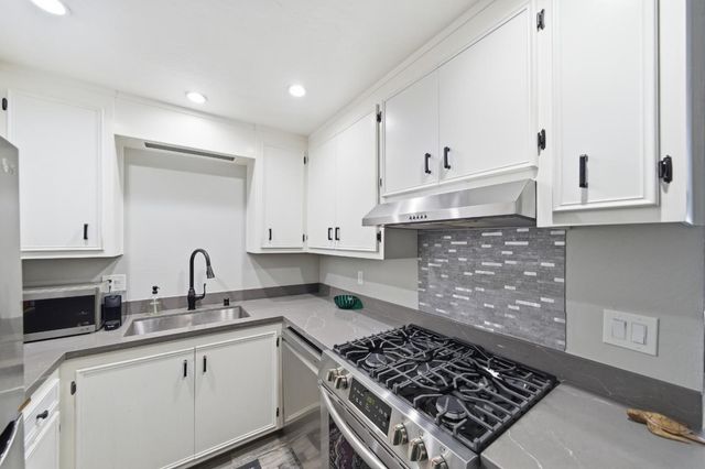 38228 Paseo Padre Parkway 10, Fremont, CA 94536