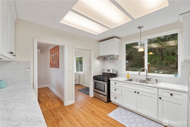 8366 6th Avenue, Tacoma, WA 98465