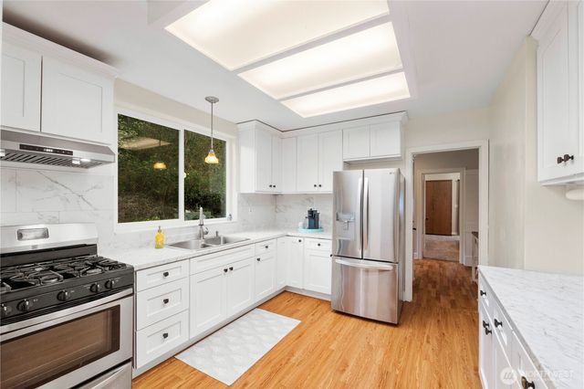 8366 6th Avenue, Tacoma, WA 98465