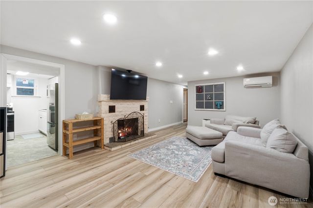 8366 6th Avenue, Tacoma, WA 98465