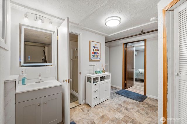 8366 6th Avenue, Tacoma, WA 98465