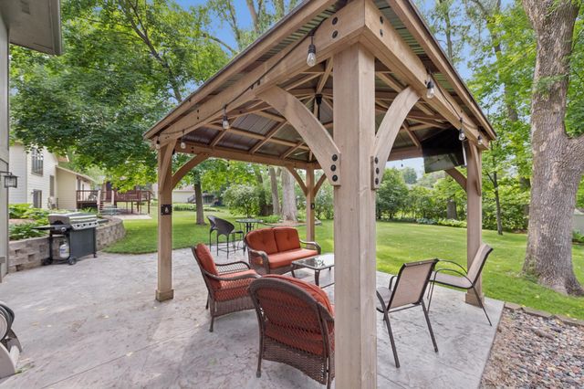 10505 33rd Avenue N, Plymouth, MN 55441