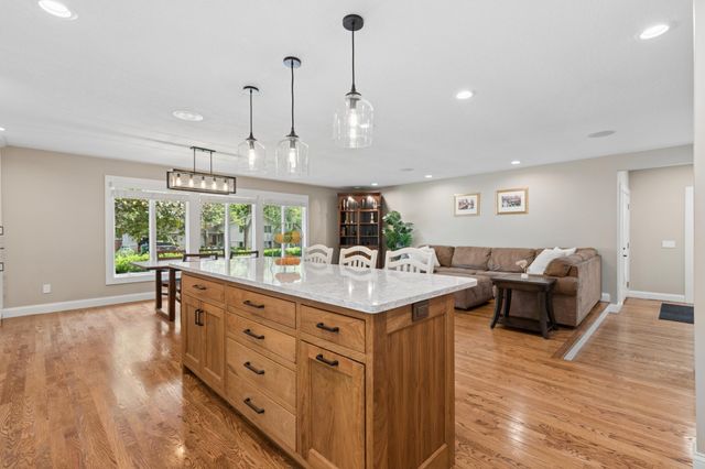 10505 33rd Avenue N, Plymouth, MN 55441