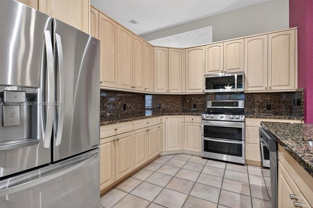 137 E Palm Dr, Margate, FL 33063