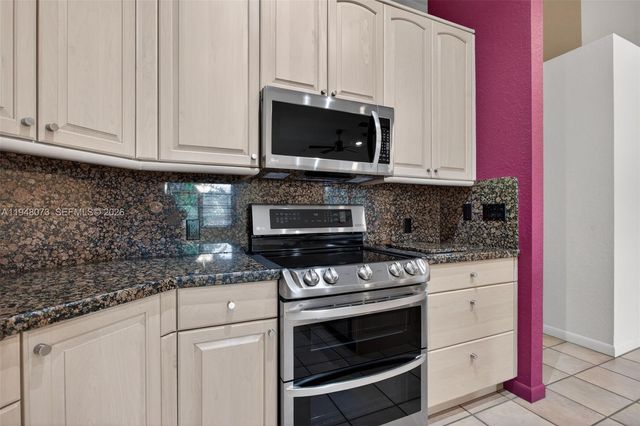 137 E Palm Dr, Margate, FL 33063