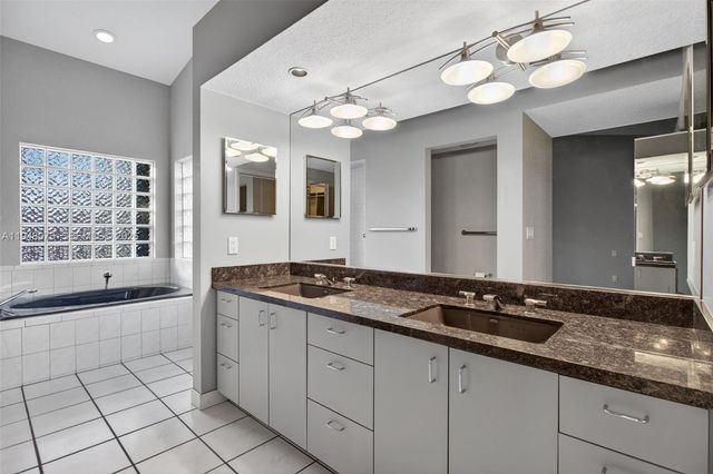 137 E Palm Dr, Margate, FL 33063