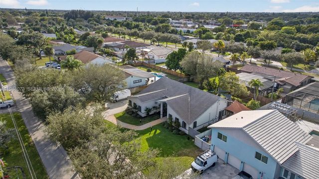 137 E Palm Dr, Margate, FL 33063