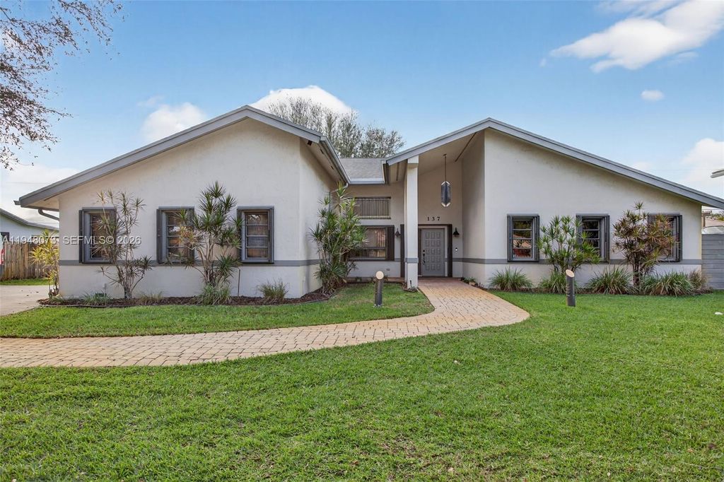 137 E Palm Dr, Margate, FL 33063