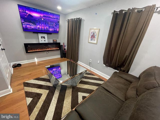 7119 WOODLAND AVE, Philadelphia, PA 19142