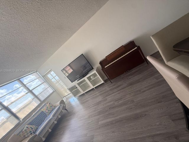 1351 NE Miami Gardens Drive 1113E, Miami, FL 33179