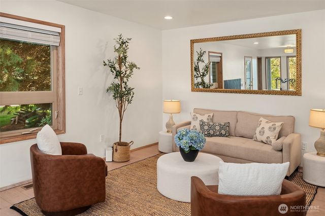 7010 SW Maury Park Road, Vashon, WA 98070