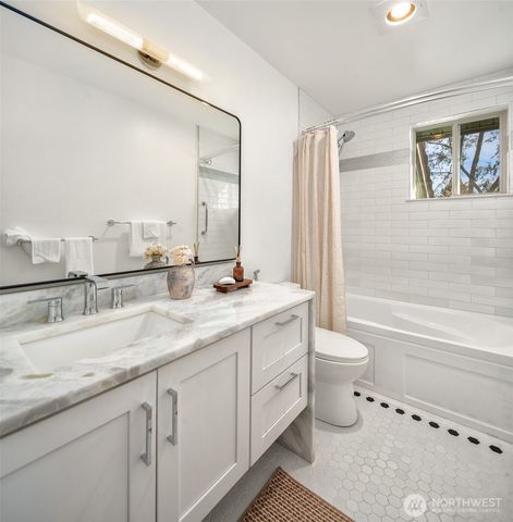 7010 SW Maury Park Road, Vashon, WA 98070