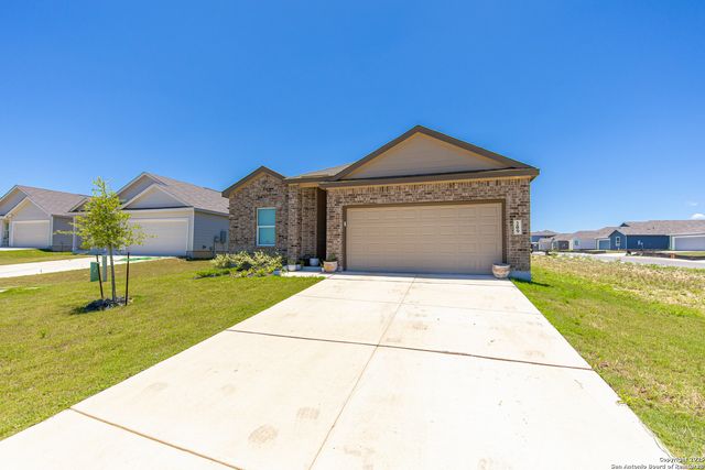 209 Wolf Crest, Seguin, TX 78155