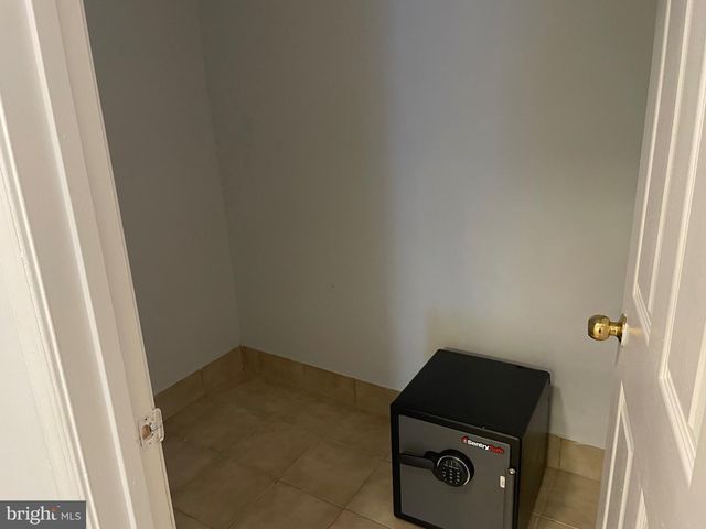 3996 ROYAL LYTHAM DR, Fairfax, VA 22033