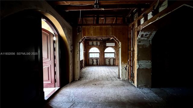 511 NE 119th St, Biscayne Park, FL 33161