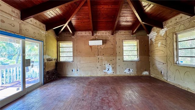 511 NE 119th St, Biscayne Park, FL 33161