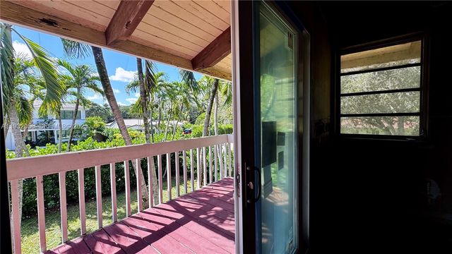 511 NE 119th St, Biscayne Park, FL 33161