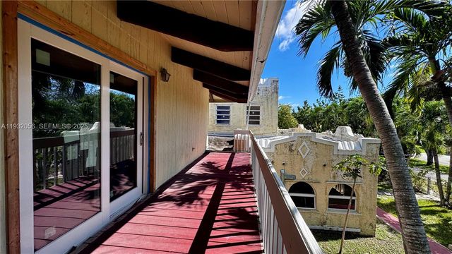 511 NE 119th St, Biscayne Park, FL 33161