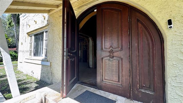 511 NE 119th St, Biscayne Park, FL 33161