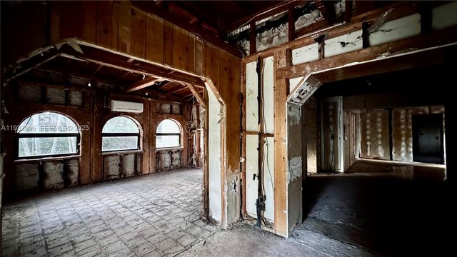 511 NE 119th St, Biscayne Park, FL 33161