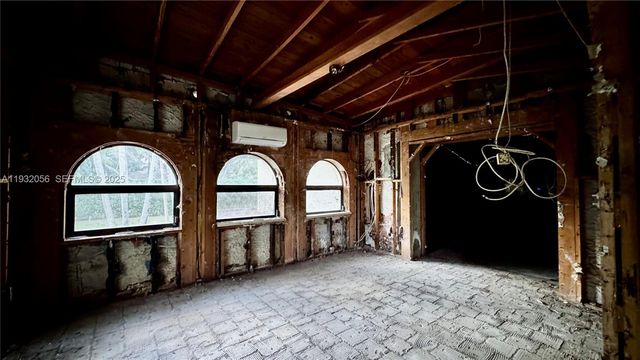 511 NE 119th St, Biscayne Park, FL 33161