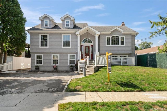 16 Taft Avenue, Bethpage, NY 11714