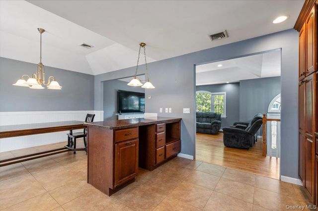 16 Taft Avenue, Bethpage, NY 11714