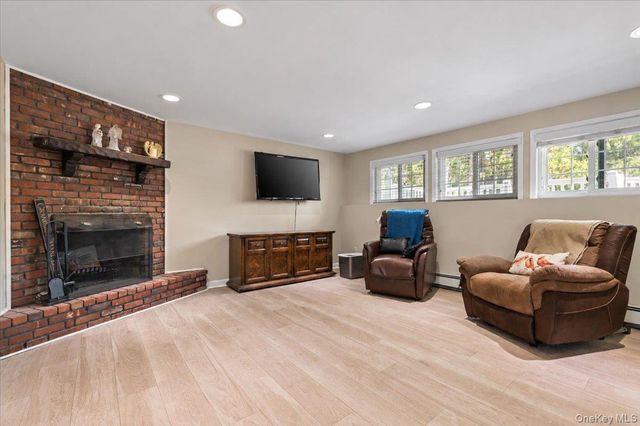 16 Taft Avenue, Bethpage, NY 11714
