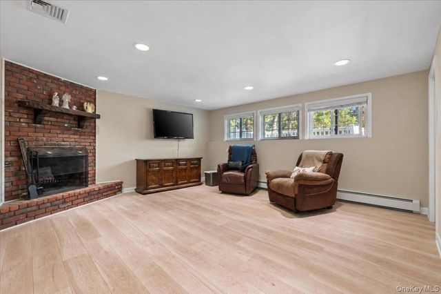 16 Taft Avenue, Bethpage, NY 11714