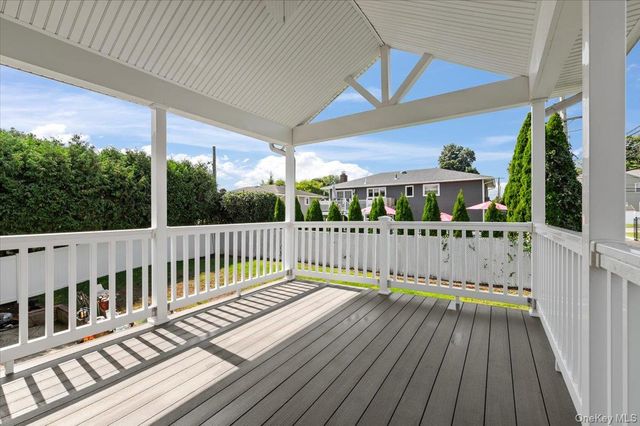 16 Taft Avenue, Bethpage, NY 11714