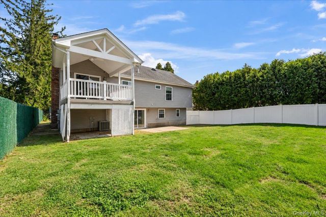 16 Taft Avenue, Bethpage, NY 11714
