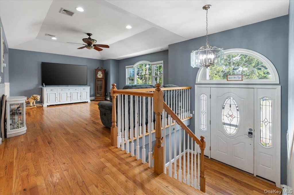 16 Taft Avenue, Bethpage, NY 11714 — photo 3