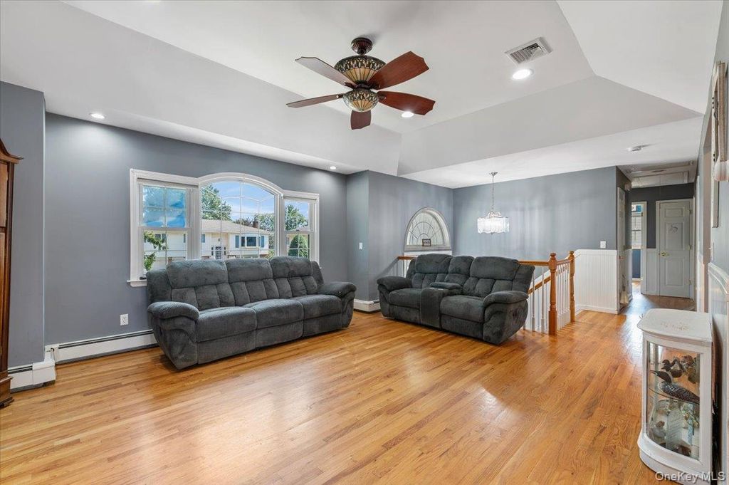 16 Taft Avenue, Bethpage, NY 11714 — photo 5