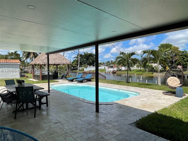 17831 NW 84th Ct, Miami, FL 33015