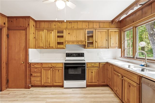 6 Old Pound Hill Road, North Smithfield, RI 02896