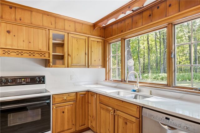6 Old Pound Hill Road, North Smithfield, RI 02896