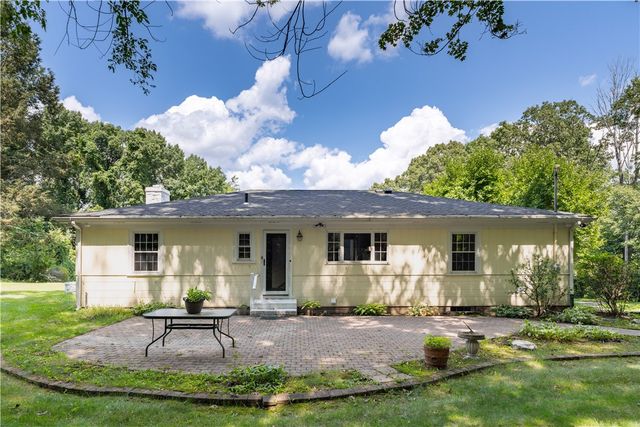 6 Old Pound Hill Road, North Smithfield, RI 02896