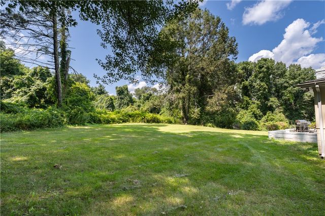 6 Old Pound Hill Road, North Smithfield, RI 02896