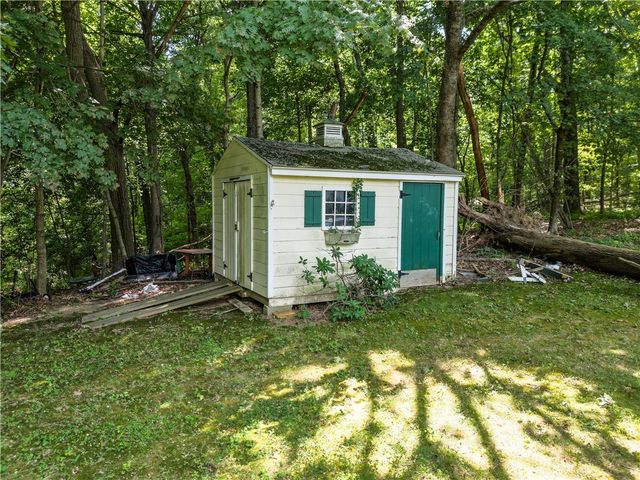 6 Old Pound Hill Road, North Smithfield, RI 02896