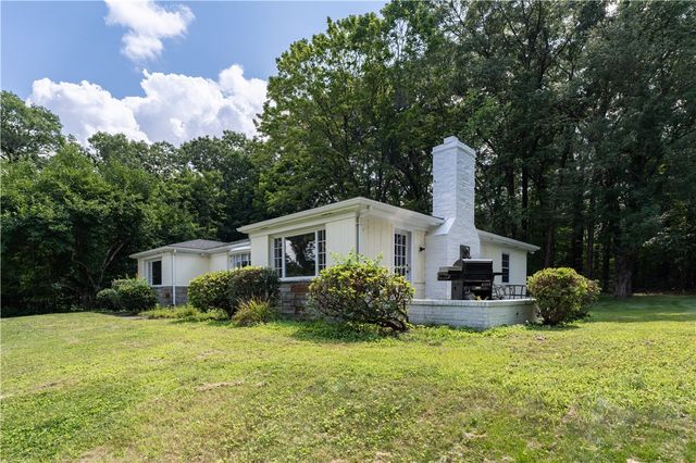 6 Old Pound Hill Road, North Smithfield, RI 02896