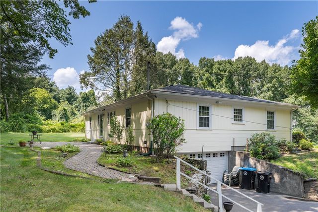 6 Old Pound Hill Road, North Smithfield, RI 02896