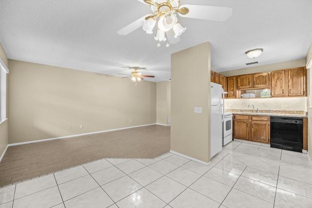 29 Lake Vista Trl Apt 205, Port St Lucie, FL 34952
