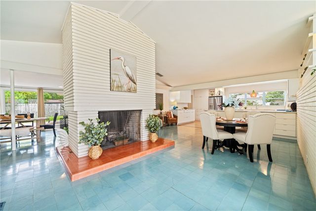 353 Bermuda Pl, Corpus Christi, TX 78411