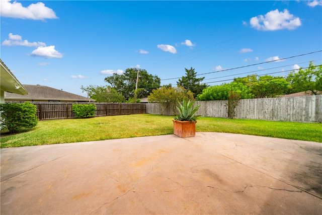 353 Bermuda Pl, Corpus Christi, TX 78411